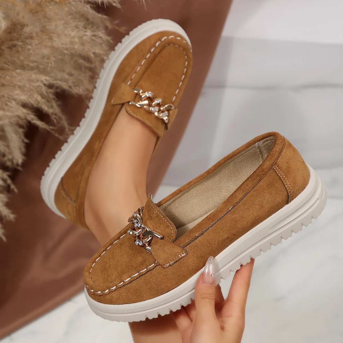 Femmes chaussures plates mocas - Street Fashion Rome 2025 avis et prix