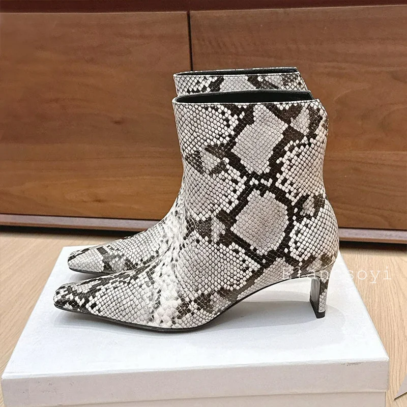 Bottes courtes femmes en cuir  - Street Fashion Rome 2025 avis et prix