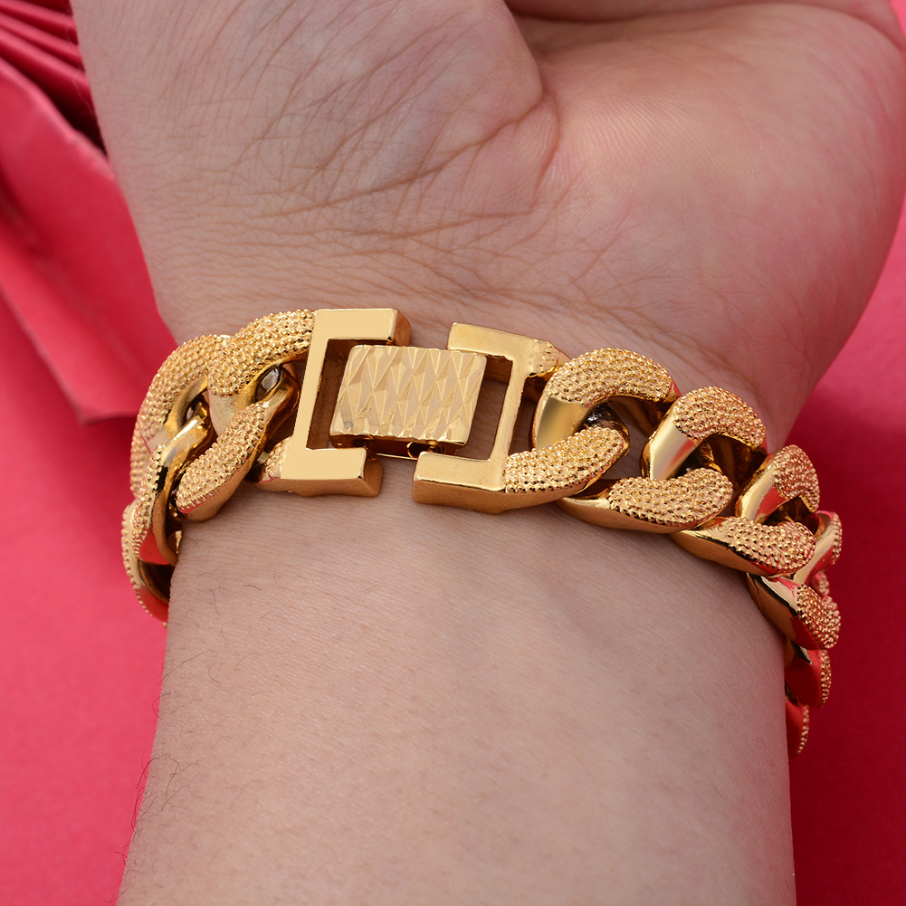 Bracelet de couleur or dubaï 1 - Street Fashion Dubai avis et prix